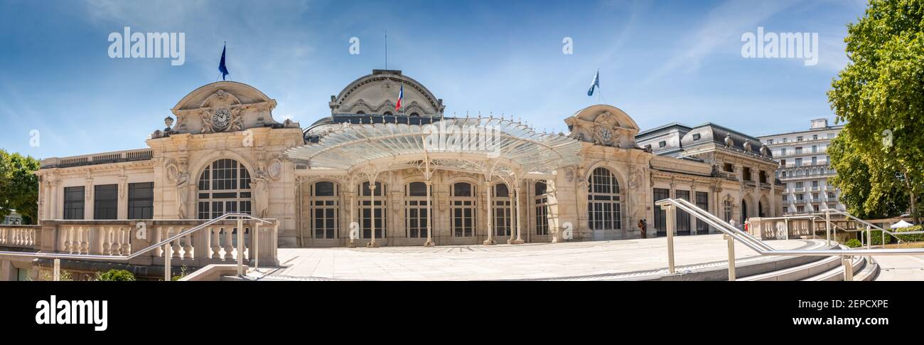 Ampio panorama del Palais des congres - Vichy Opera A Vichy Francia Foto Stock