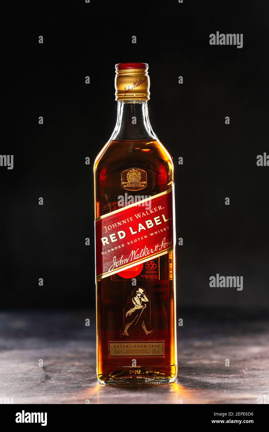 Johnnie Walker è un marchio di Scotch whisky.Red Label è stato il whisky scozzese più venduto al mondo dal 1945.Bedford, Regno Unito, 30 gennaio 2021 Foto Stock