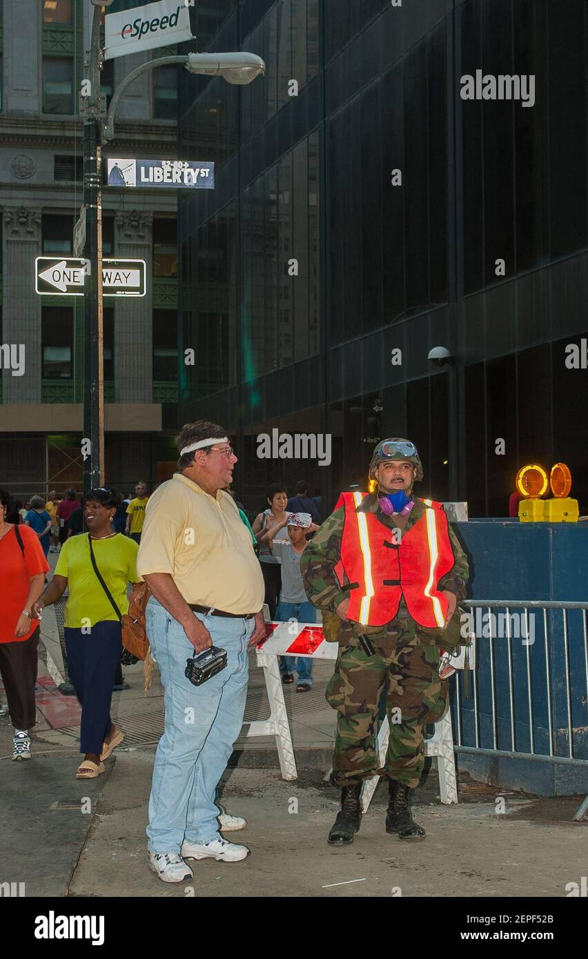 New York City poco dopo gli attacchi terroristici del 9/11 contro il World Trade Center Complex, Lower Manhattan. Foto Stock