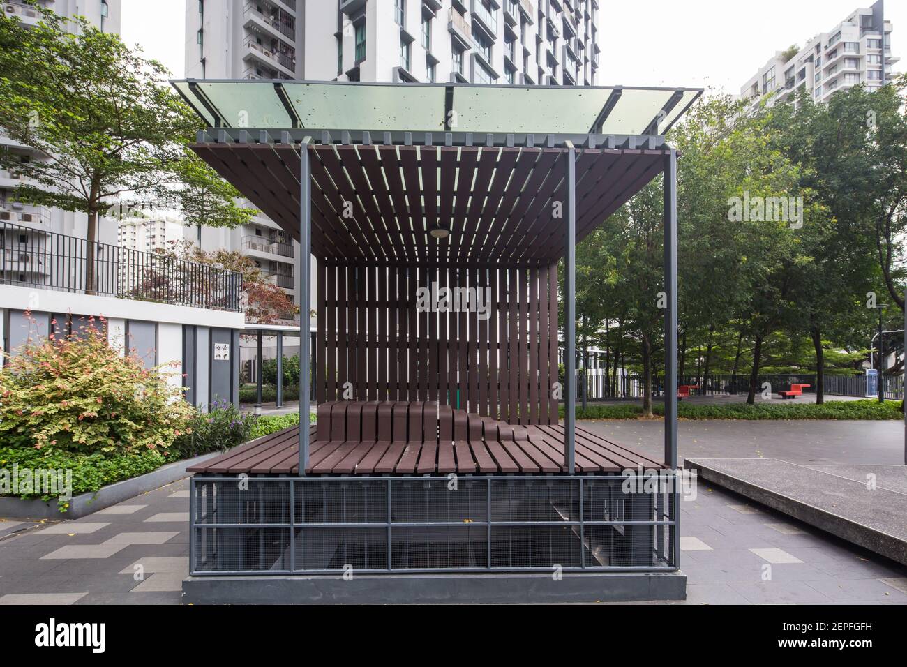 Una terrazza all'aperto con rifugio, Singapore. Foto Stock