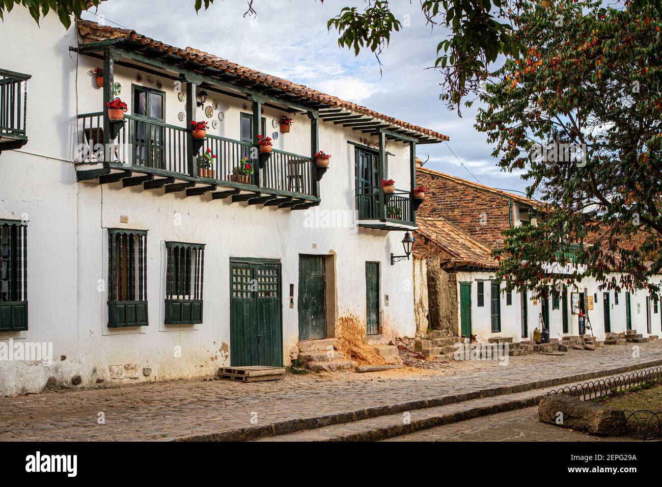 persone, indossando poncho. Venditori artigianali,turismo. Villa de Leyva 500 anni città vecchia. Catena montuosa. Boyaca, Colombia, Ande colombiane, Sud America Foto Stock