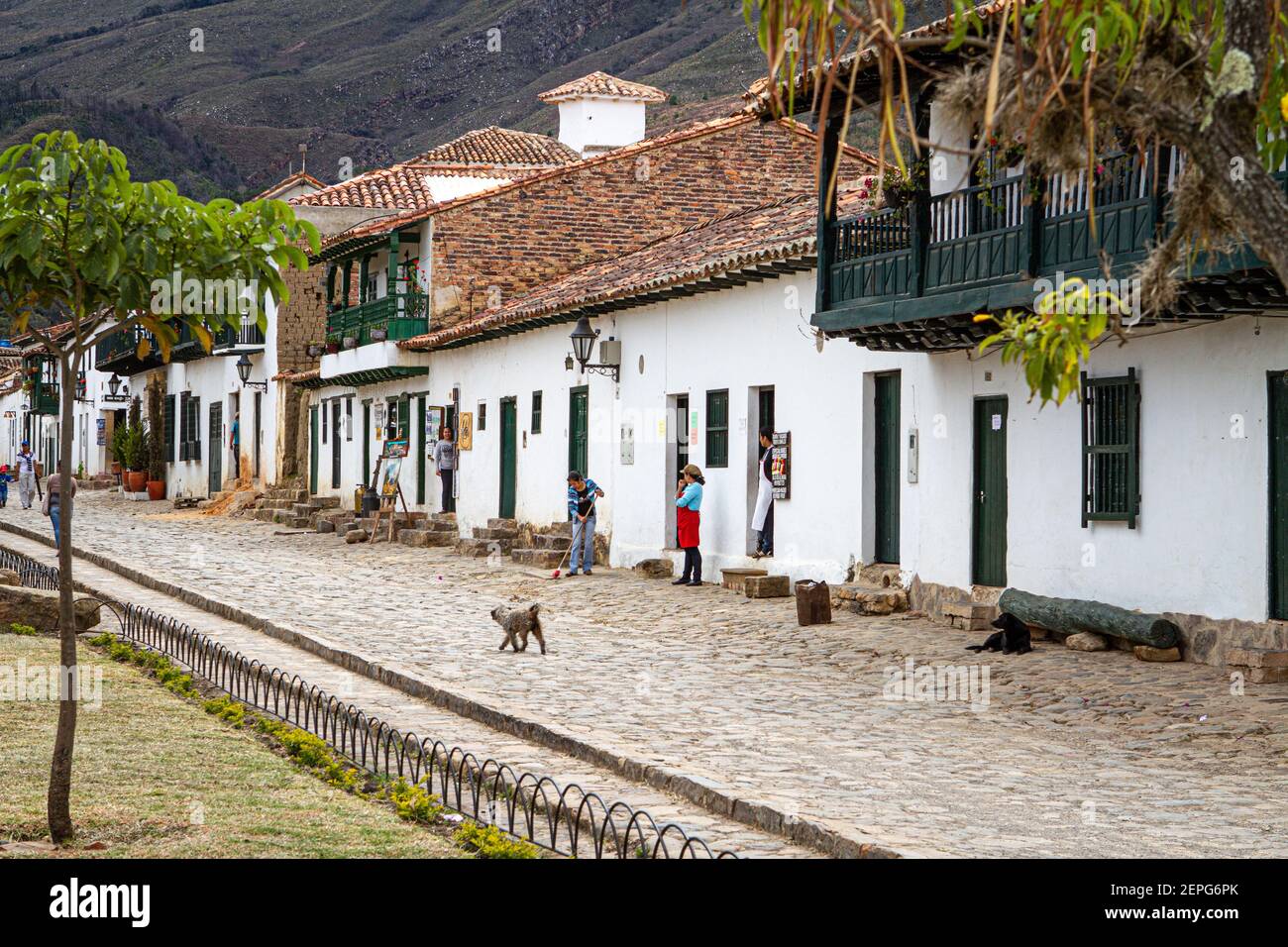 Poncho ruana, persone, architettura, vendita artigiani, bar, negozio, persone colombiane, Villa de Leyva 500 anni città vecchia, Boyaca, Colombia, Ande, Sud America Foto Stock