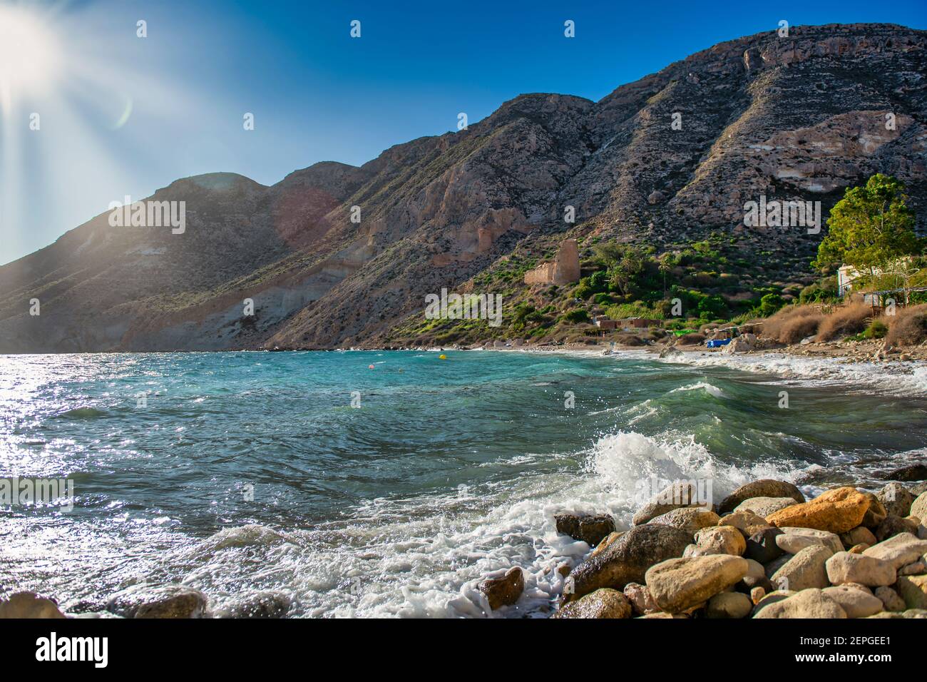 Costa di Almeria, Spagna. Nella baia di San Pedro possiamo vivere isolati dal mondo, con regolamenti proposti dai suoi abitanti liberi. Foto Stock