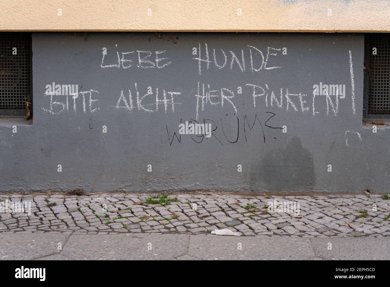 Liebe Hunde, bitte nicht hier pinkeln, Berlino Foto Stock