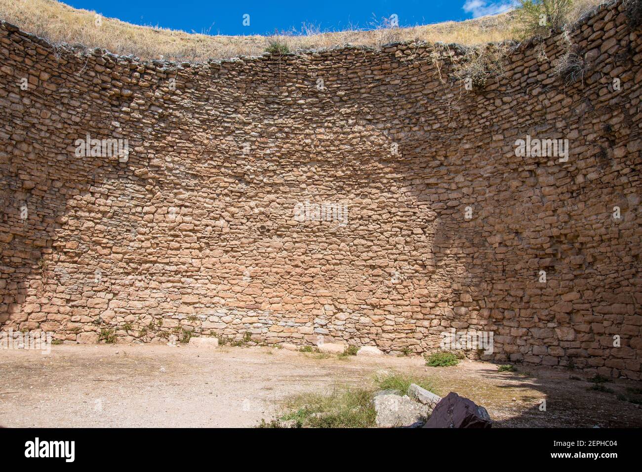 I tholos all'interno della Tomba di Aegistus o Aigistos della cittadella di Micene. Sito archeologico di Micene nel Peloponneso, Grecia Foto Stock