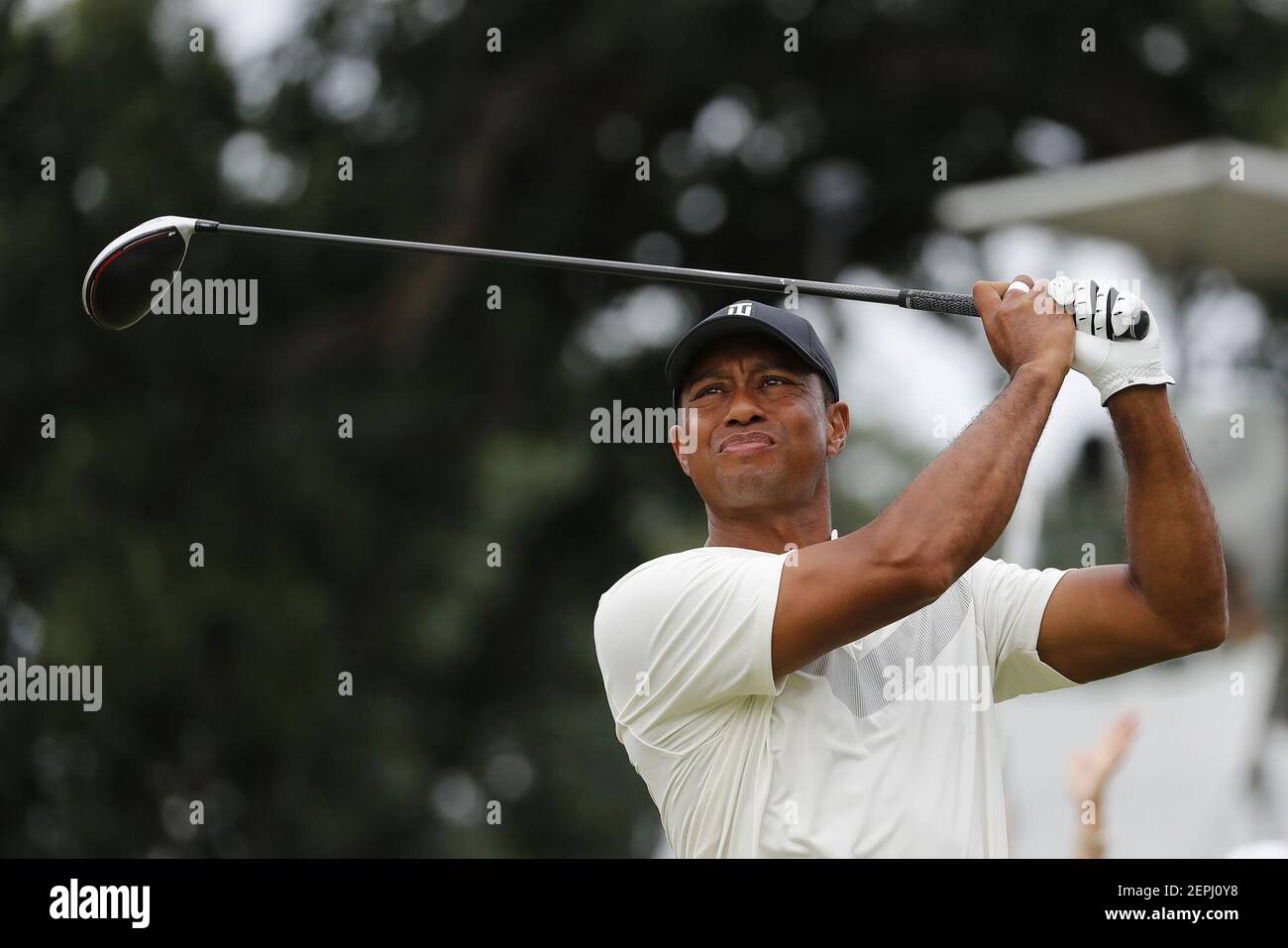 Tiger Woods arriva dal 9° tee durante il secondo round del campionato BMW al Medinah Country Club di Medinah, Illinois, il 16 agosto 2019. (Jose M. Osorio/Chicago Tribune/TNS) Foto Stock