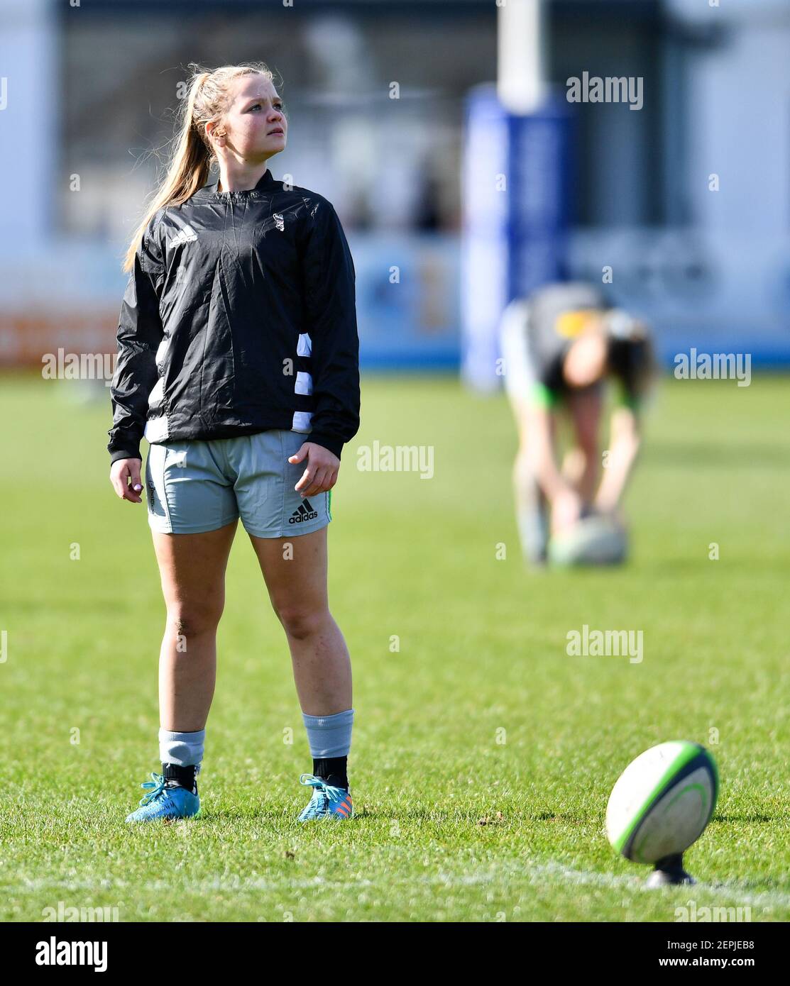 Manchester, Regno Unito. 27 Feb 2021. Ellie Green (10 Harlequins Women) prima della partita Allianz Premier 15s tra sale Sharks e Harlequins al Corpacq Stadium di Manchester, Inghilterra. Credit: SPP Sport Press Photo. /Alamy Live News Foto Stock