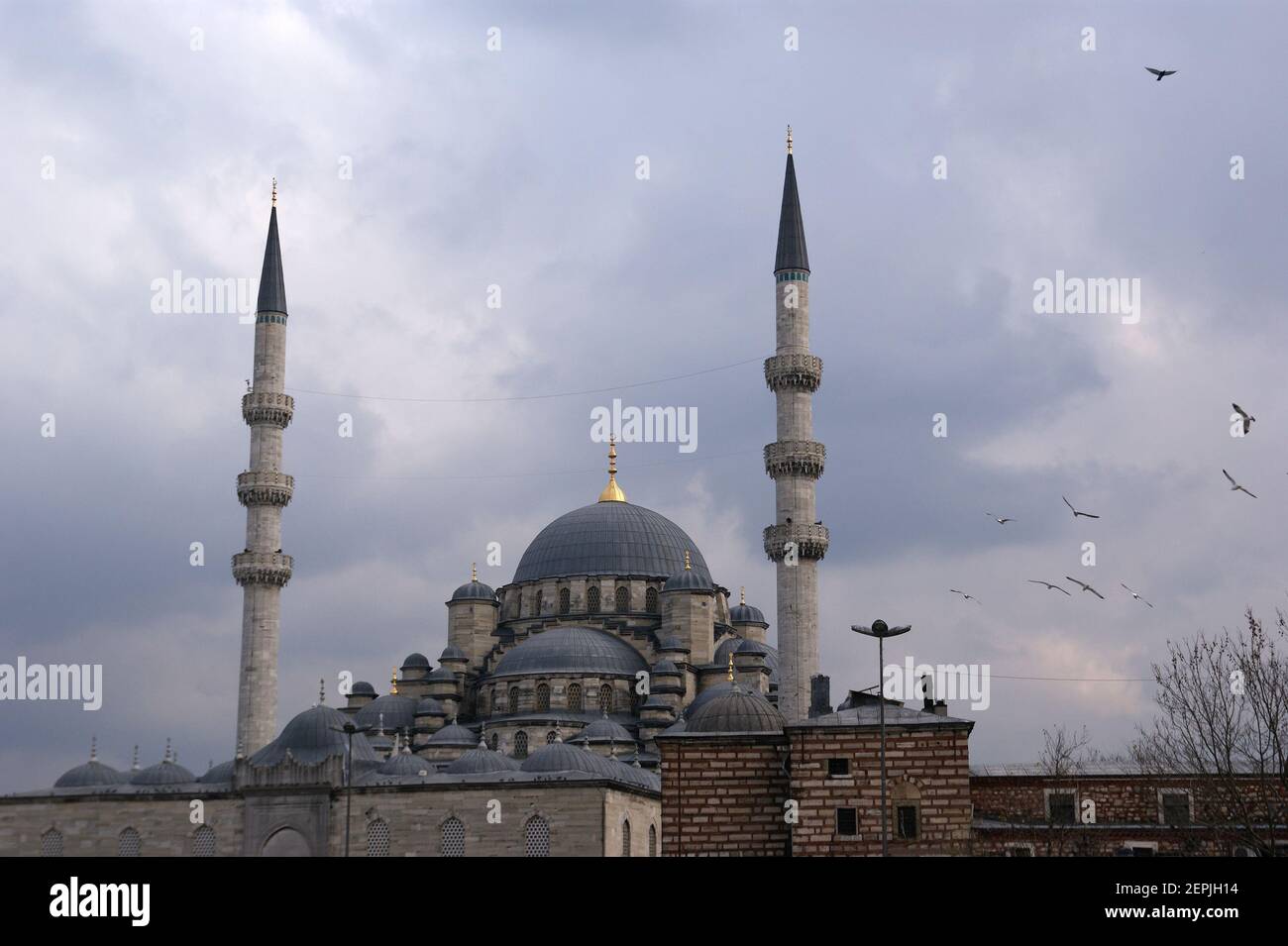 La Moschea del Sultano Ahmed è una moschea storica di Istanbul, la più grande città della Turchia e la capitale dell'Impero Ottomano (dal 1453 al 1923). Il Foto Stock