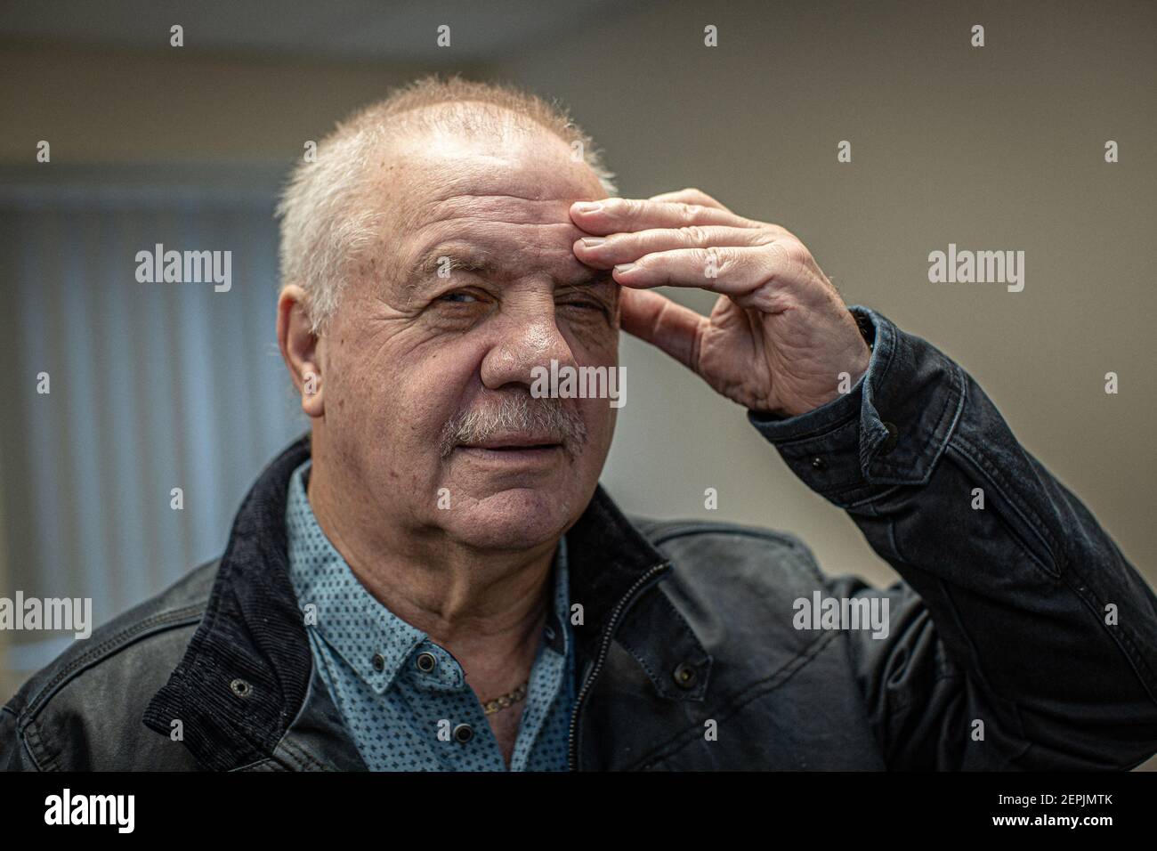 BELFAST, IRLANDA DEL NORD - Febbraio 23: Raymond McCord, attivista per i diritti delle vittime. Foto Stock