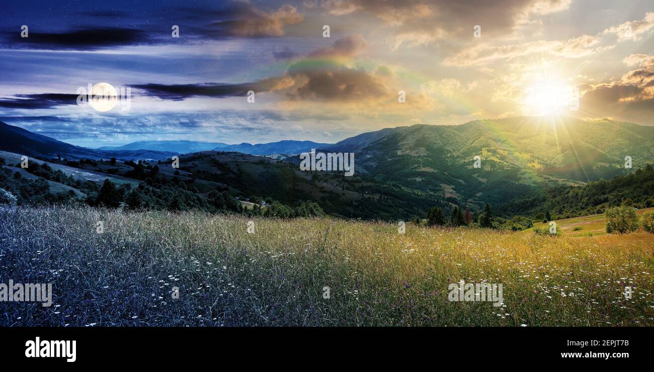 il concetto di cambiamento di giorno e di notte sopra il paesaggio rurale con prato erboso fiorente. splendido paesaggio naturale delle montagne carpazi con sole e moo Foto Stock