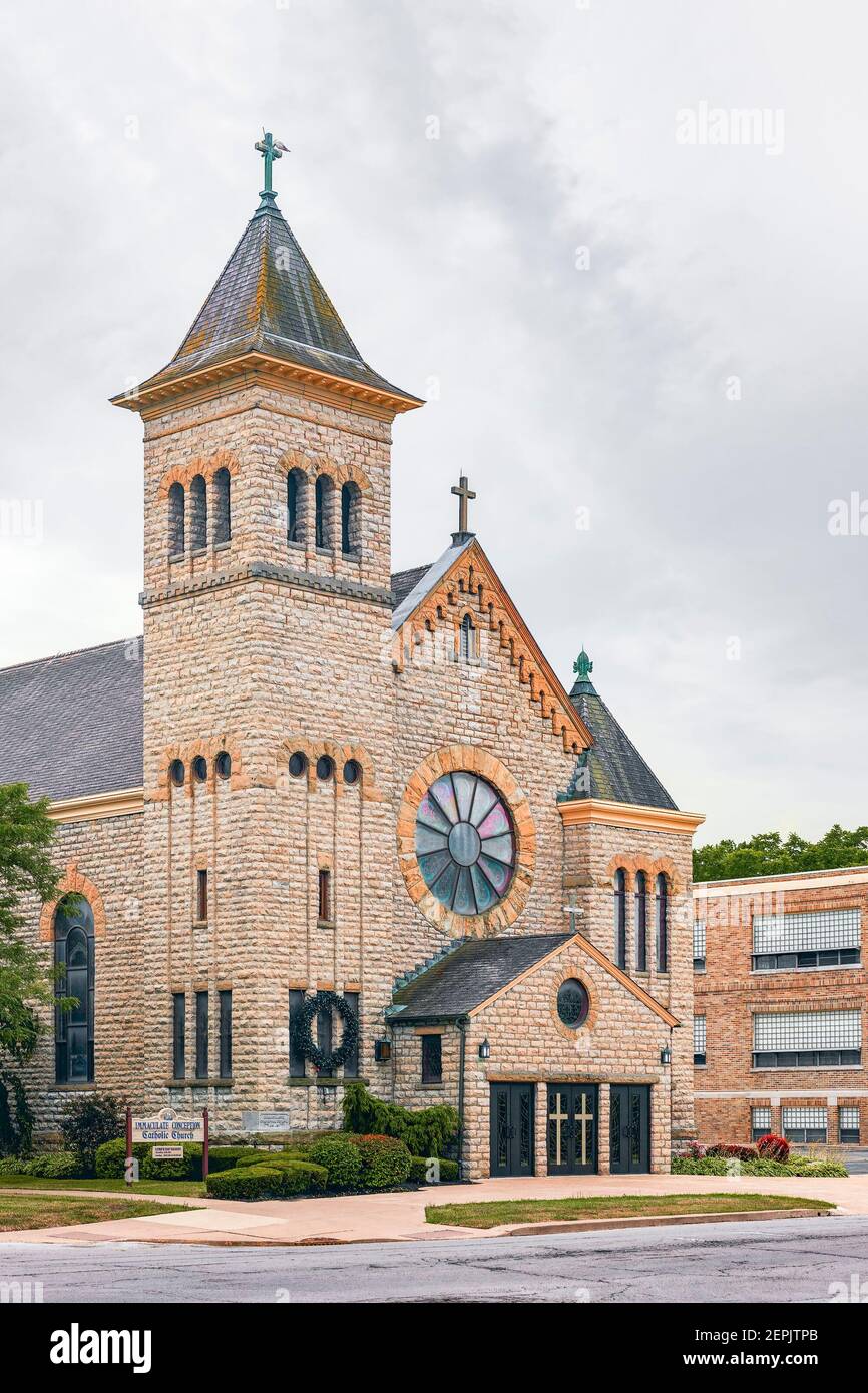 Port Clinton, Ohio, USA - 07.31.2018 - Vista esterna della Chiesa Cattolica dell'Immacolata Concezione Foto Stock