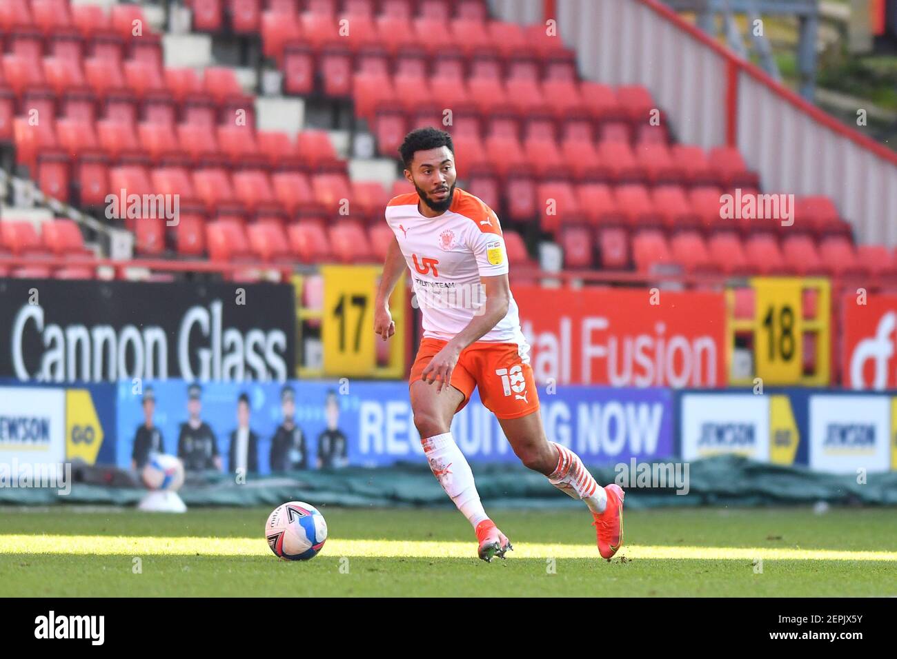 LONDRA, INGHILTERRA. 27 FEBBRAIO Grant Ward of Blackpool in azione durante la partita Sky Bet League 1 tra Charlton Athletic e Blackpool alla Valley, Londra, sabato 27 febbraio 2021. (Credit: Ivan Yordanov | MI News) Credit: MI News & Sport /Alamy Live News Foto Stock