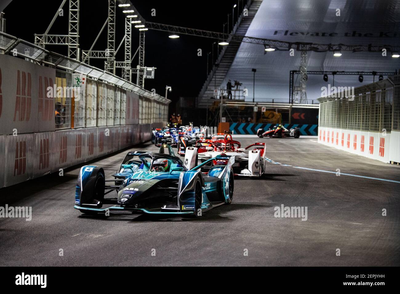 Riyadh, Arabia Saudita. 27 Feb 2021. 08 Turvey Oliver (gbr), NIO 333 FE Team, NIO 333 FE 001, Action 06 Muller Nico (ger), Dragon / Penske Autosport, Penske EV-5, azione durante l'ePrix 2021 di Diriyah, 2° round del Campionato del mondo di Formula e 2020–21, sul circuito Riyadh Street dal 25 al 27 febbraio, a Riyadh, Arabia Saudita - Foto Germain Hazard / DPPI Credit: DPPI Media/Alamy Live News Foto Stock