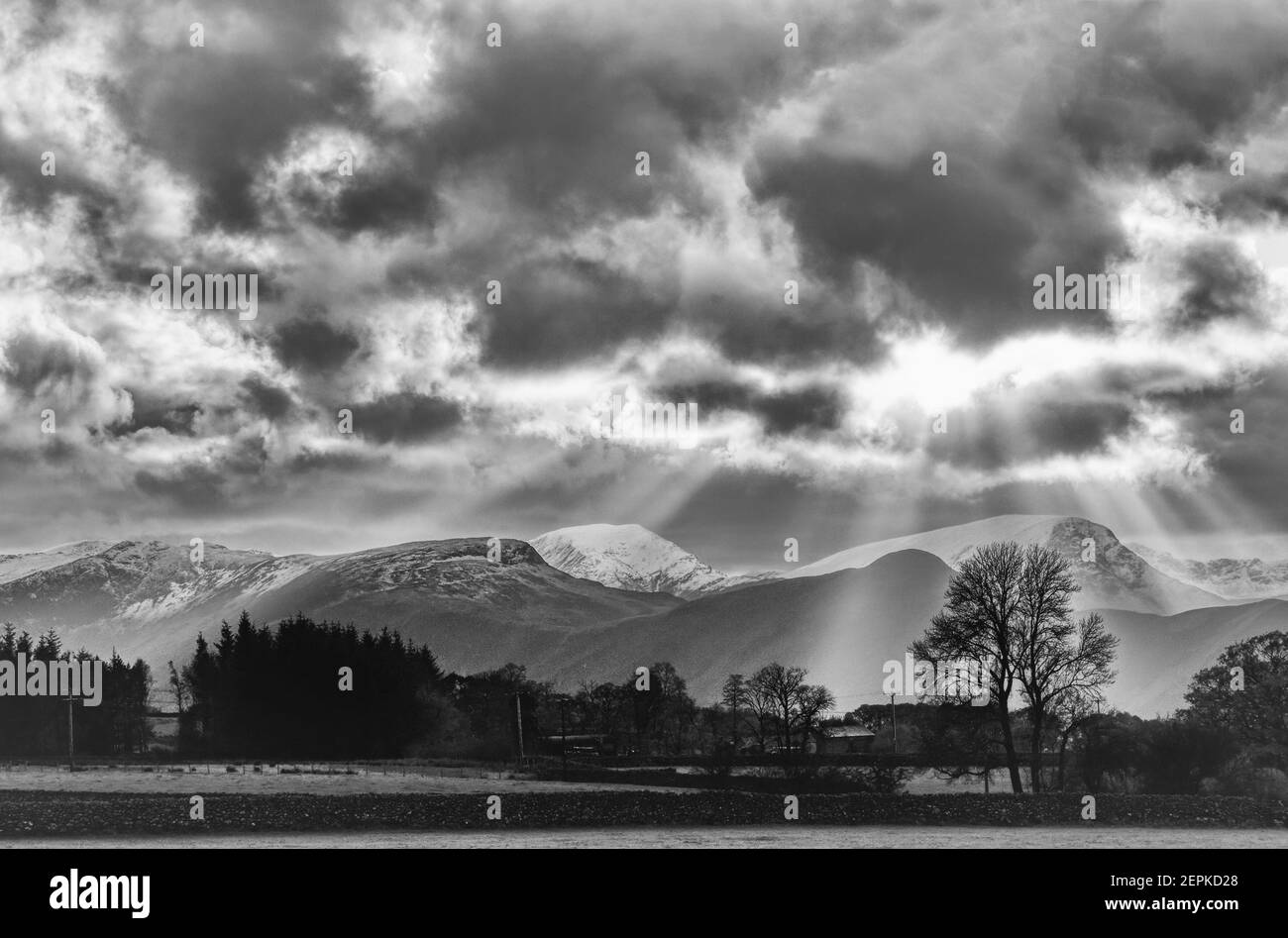 Suggestiva luce del tramonto sulle montagne del Lake District, Cumbria, Regno Unito Foto Stock