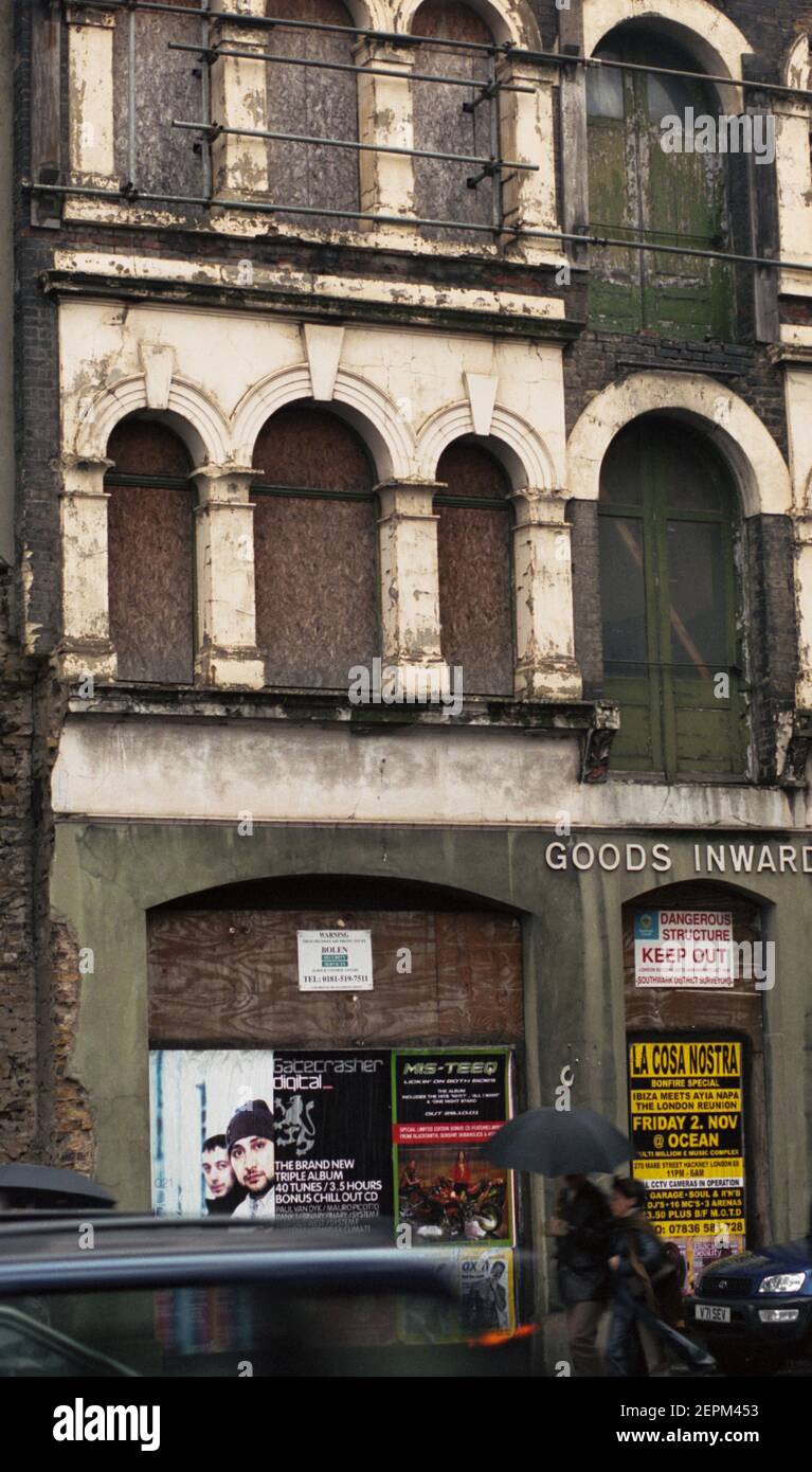 Vecchio edificio in Southwark Street all'angolo di Redcross Way, 2001 Foto Stock