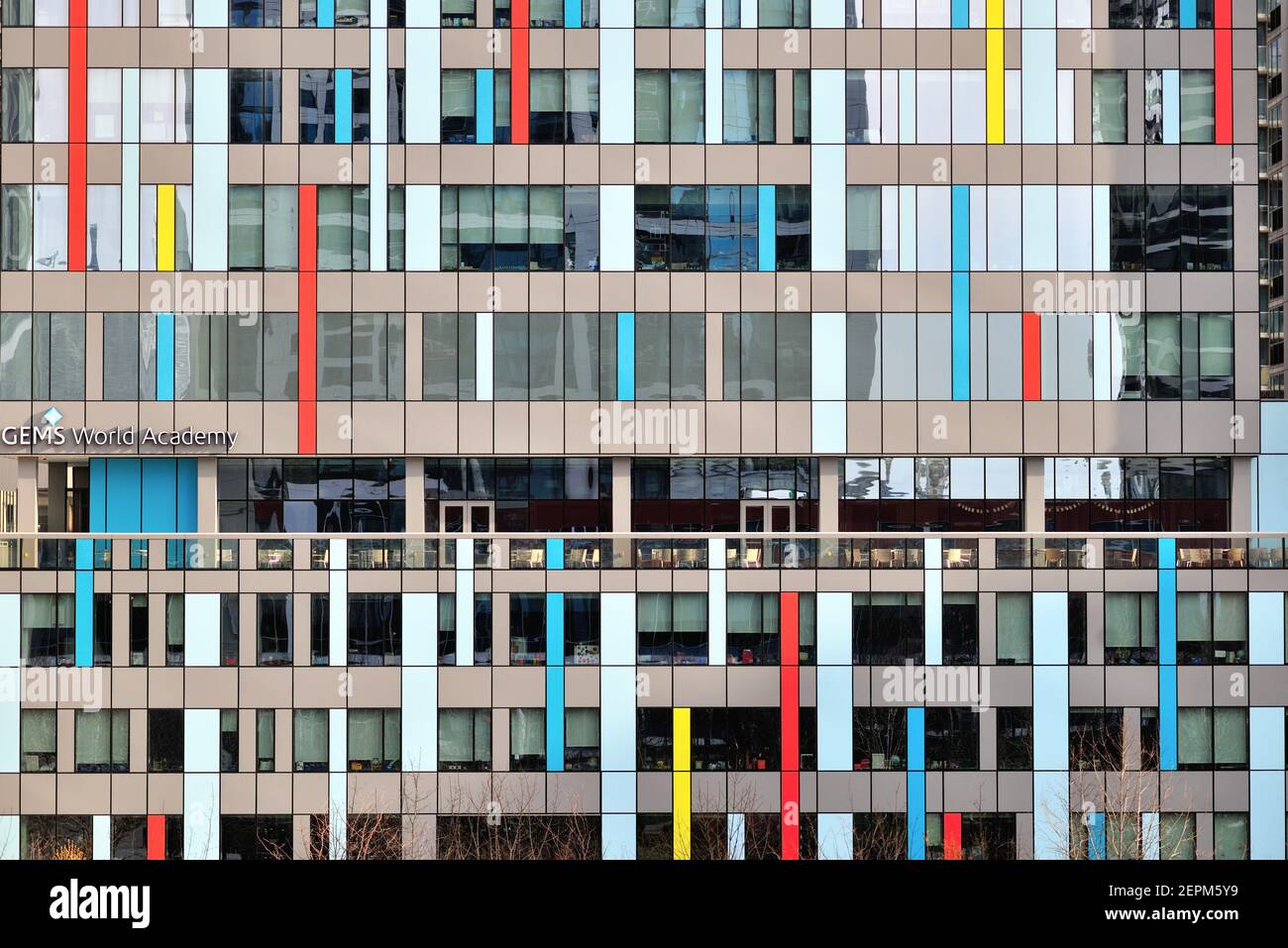 Chicago, Illinois, Stati Uniti. GEMS World Academy, un campus privato di scuola rivestito di colore in un grattacielo di Chicago. Foto Stock