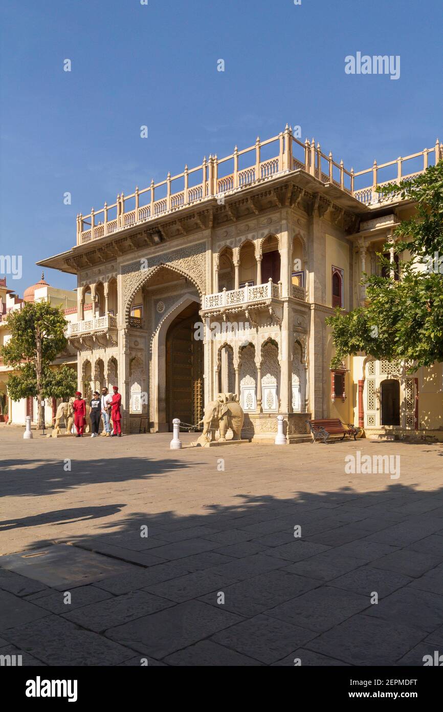 Vista laterale del Rajendra Pol che collega il cortile Mubarak Mahal e Sarvato Bhadra, Diwan-e-Khas con in Palazzo della Città. Foto Stock