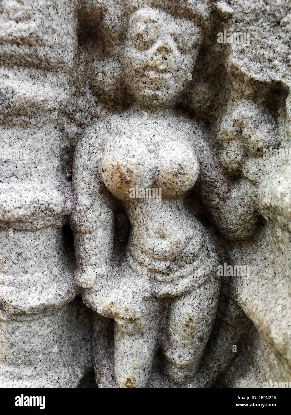 Bell'interno del Tempio di Bamuni collina di Tezpur, India. templi vintage o tempio indiano pietra. Vecchio tempio indiano o vecchio tempio di Assam. Foto Stock