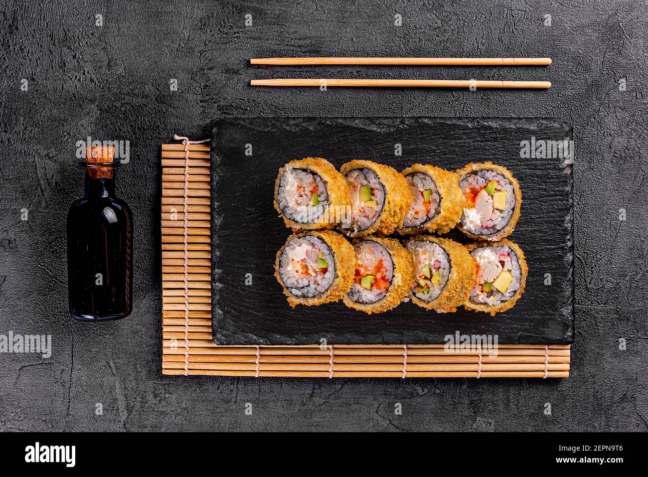 panini al sushi al forno con tonno Foto Stock