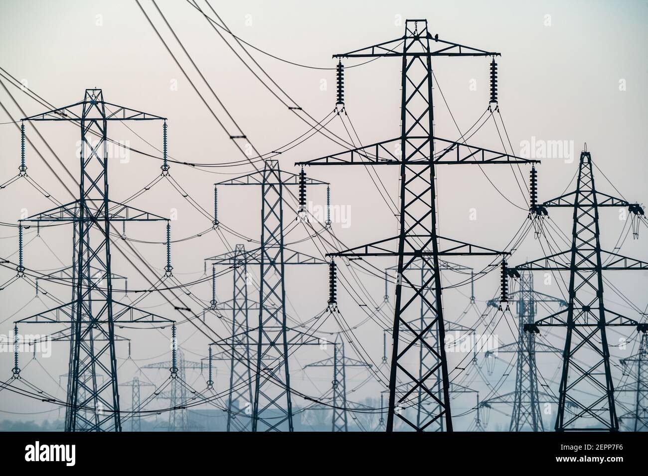 Piloni elettrici a Bolton, Regno Unito. Foto Stock