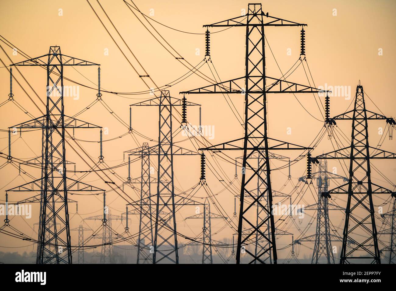 Piloni elettrici a Bolton, Regno Unito. Foto Stock