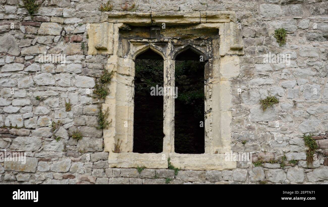 Castello finestra, medievale Brick Fortezza Muro con finestre in stile  gotico, architettura antica nel Regno Unito Foto stock - Alamy