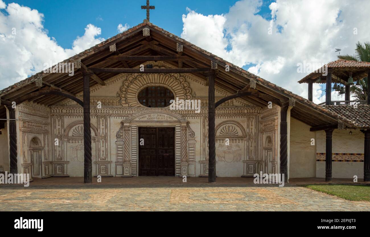 façade della Chiesa della Missione di San Javier, Santa Cruz Foto Stock