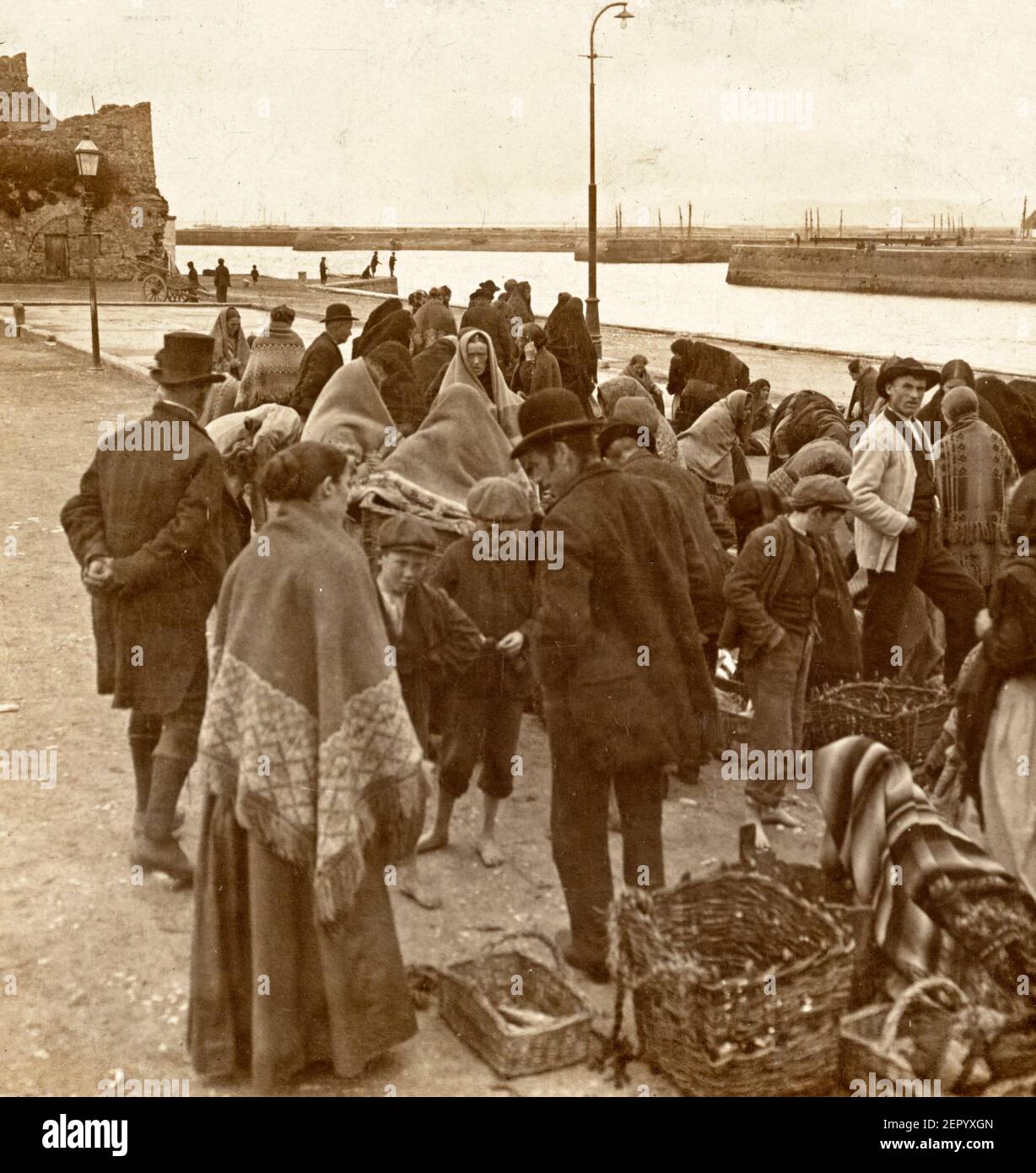 Il mercato del pesce, Galway, Irlanda, 1903 Foto Stock