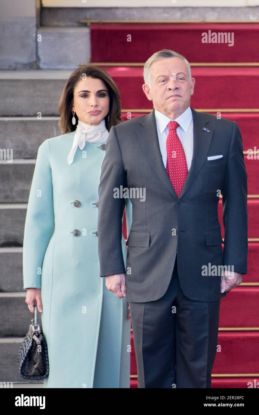 Regina Rania di Giordania, Re Abdullah II di Giordania durante la cerimonia  di benvenuto al Palazzo Noordeinde a l'Aia, Paesi Bassi, il primo dei 2  giorni di visita dei Jordan Royals nei