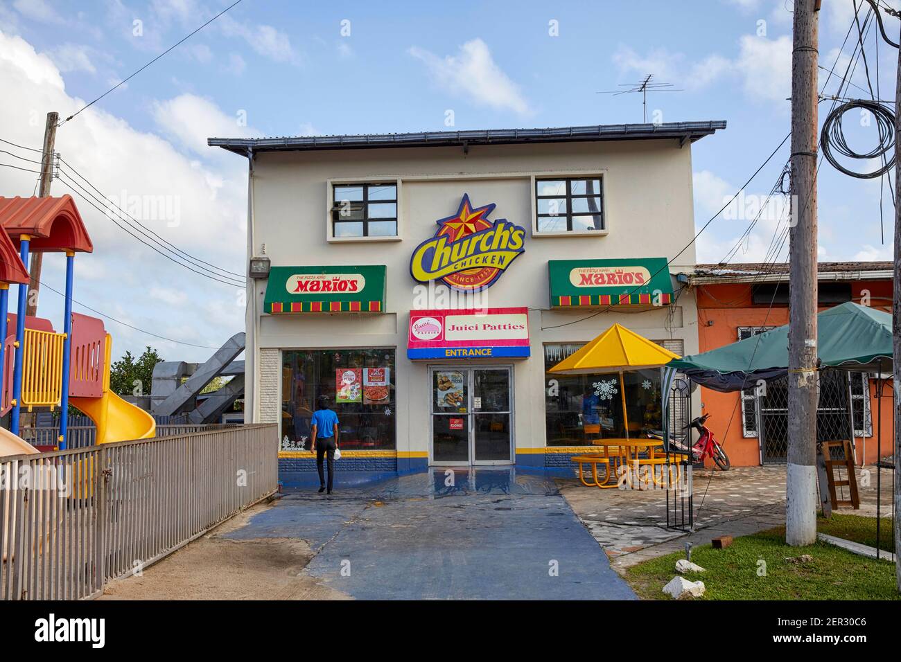 Church's Chicken, il Pizza King Mario's e Juici pattugliano ristoranti fast food a Linden Guyana Sud America Foto Stock