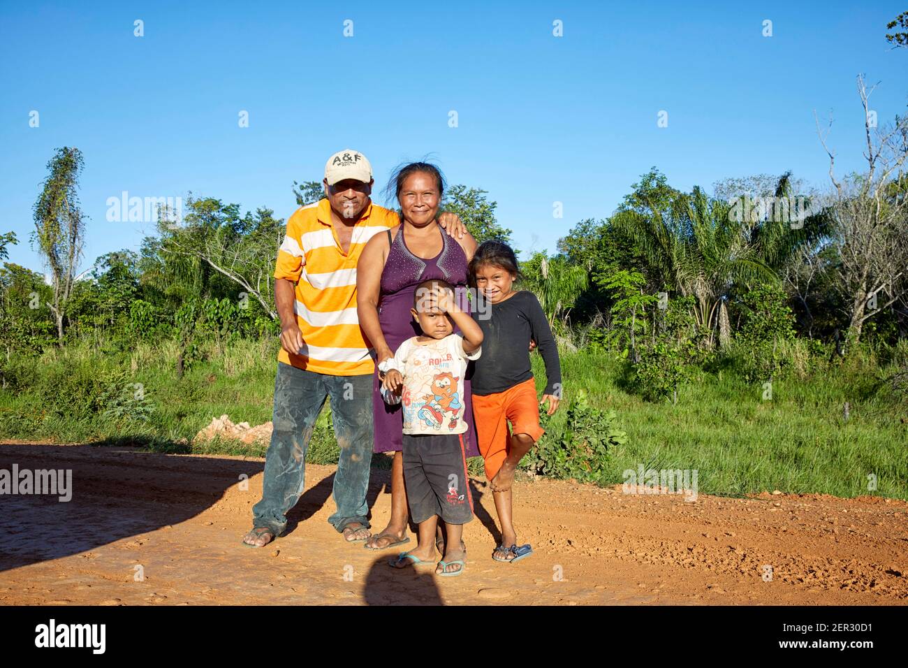 Famiglia indiana Makushi (Macushi) vicino Wowetta Amerindian Village in Guyana America del Sud Foto Stock