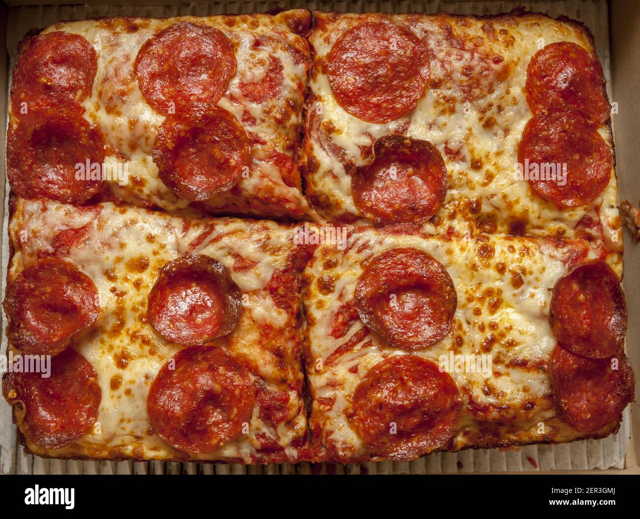 Le fette di salsiccia per pizza di Detroit style deep dish pizza, parte del  pranzo Combo a Little Caesars franchising in New York lunedì, 2 aprile  2018. (© Richard B. Levine Foto stock - Alamy