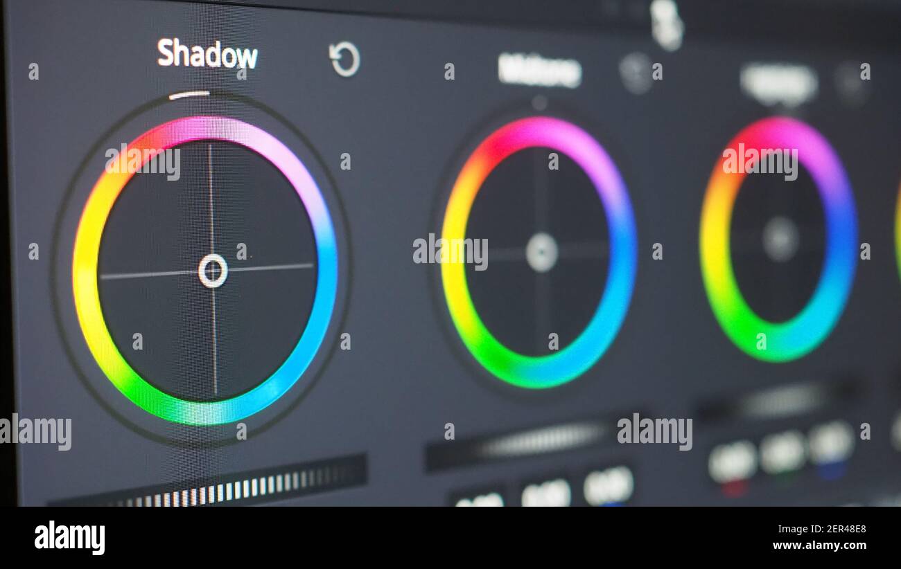 Grafico di classificazione del colore o indicatore di correzione del colore RGB sul monitor durante il processo di post-produzione. Fase di telecine nell'elaborazione della produzione di video o film. f Foto Stock