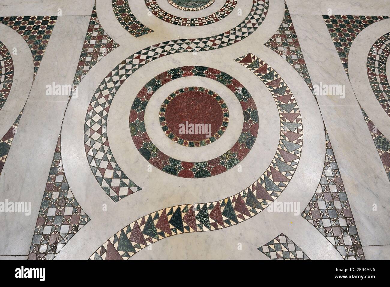 Italia, Roma, basilica di Santa Maria in Trastevere, piano cosmati Foto Stock