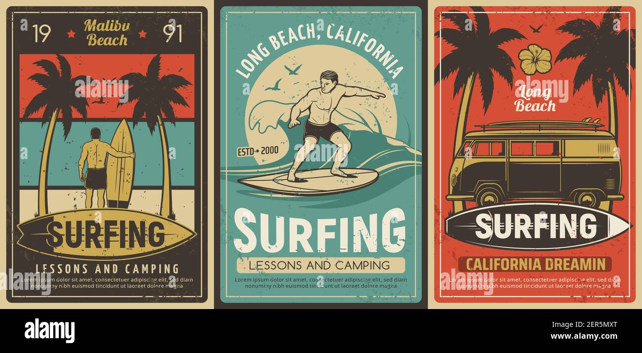 Lezioni di surf e campeggio poster retrò. Surfista o istruttore di surf in piedi con tavola da surf e a cavallo sull'onda, vecchio furgone sulla riva tropicale con palme Illustrazione Vettoriale