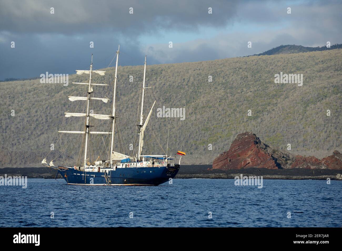 Mary Anne ancorò a Puerto Egas, Isola di Santiago, Isole Galapagos, Ecuador Foto Stock