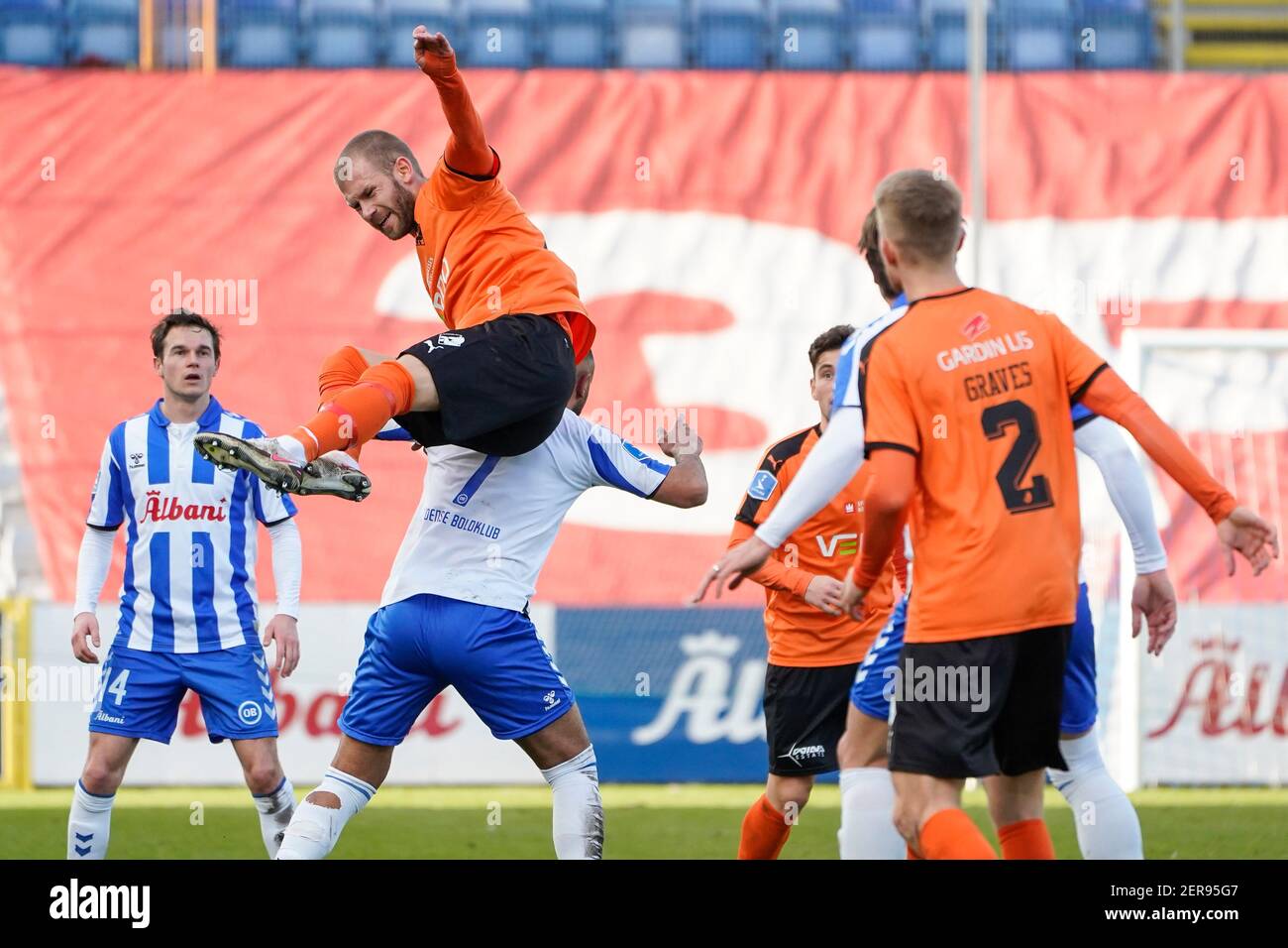 Odense, Danimarca. 28 Feb 2021. Frederik Lauenborg (14) di Randers FC e Issam Jebali (7) di OB visto durante la partita 3F Superliga tra Odense Boldklub e Randers FC al Nature Energy Park di Odense. (Photo Credit: Gonzales Photo/Alamy Live News Foto Stock