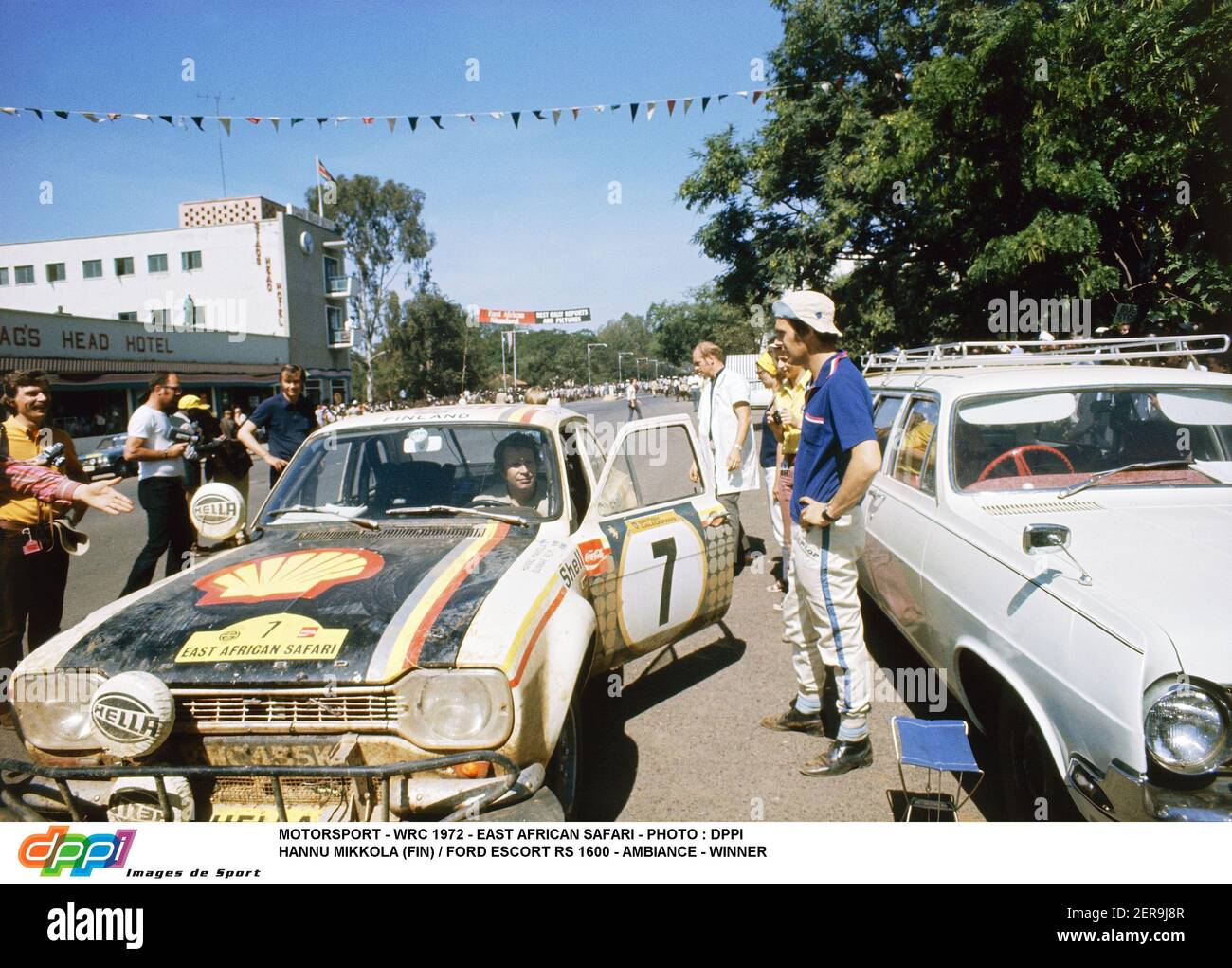 MOTORSPORT - WRC 1972 - EAST AFRICAN SAFARI - FOTO : DPPI HANNU MIKKOLA (FIN) / FORD ESCORT RS 1600 - AMBIANCE - VINCITORE Foto Stock