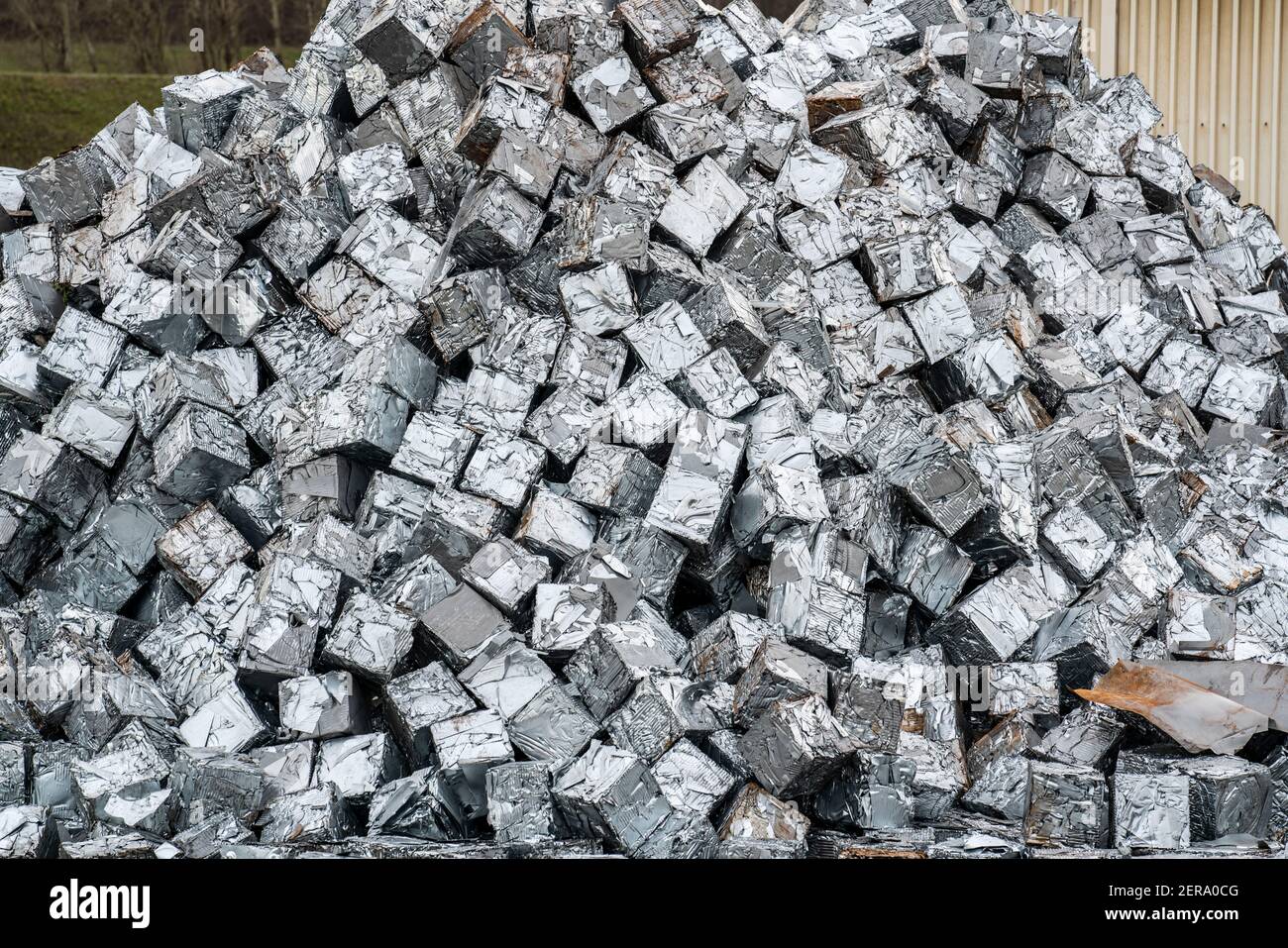 Porto interno di Duisburg-Ruhrort, isola di spedizione, riciclaggio di rottami di metalli, rottami di metalli, rottami di alluminio, Duisburg, NRW, Germania, Foto Stock