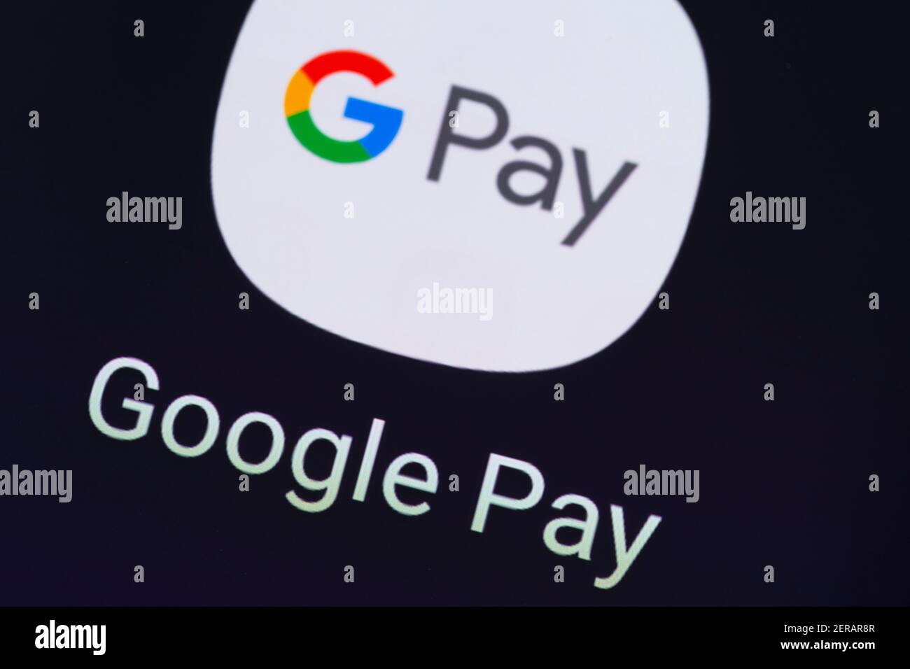 Un primo piano macro dell'app Google Pay sullo schermo di uno smartphone. Google Pay è una piattaforma di portafoglio digitale e un sistema di pagamento online sviluppato da Google Foto Stock