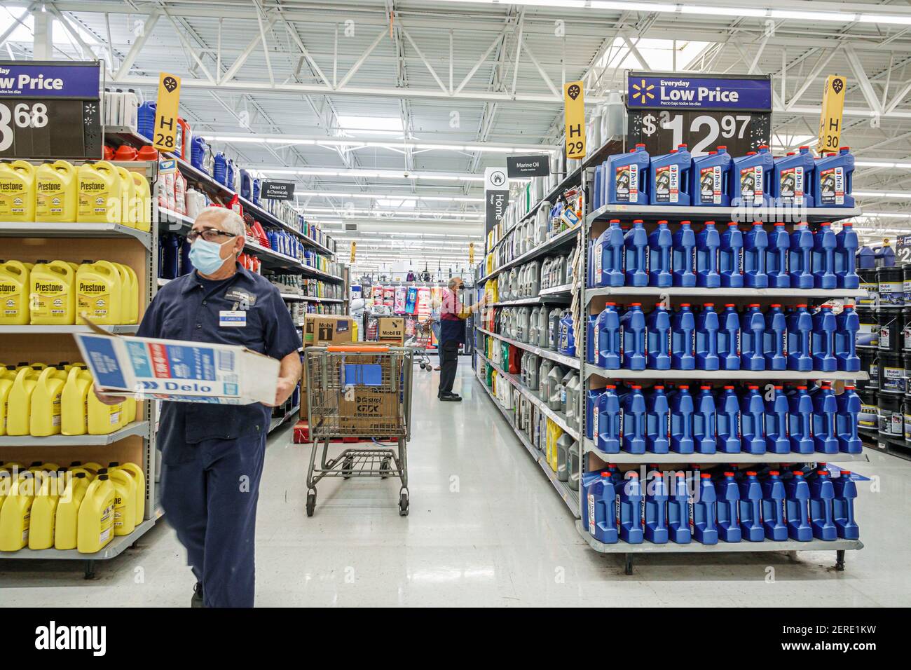 Miami Florida,Hialeah,Walmart Big-Box discount grandi magazzini business Inside interior,interior Inside,ispanic Latino etnia immigrato immigrato Foto Stock