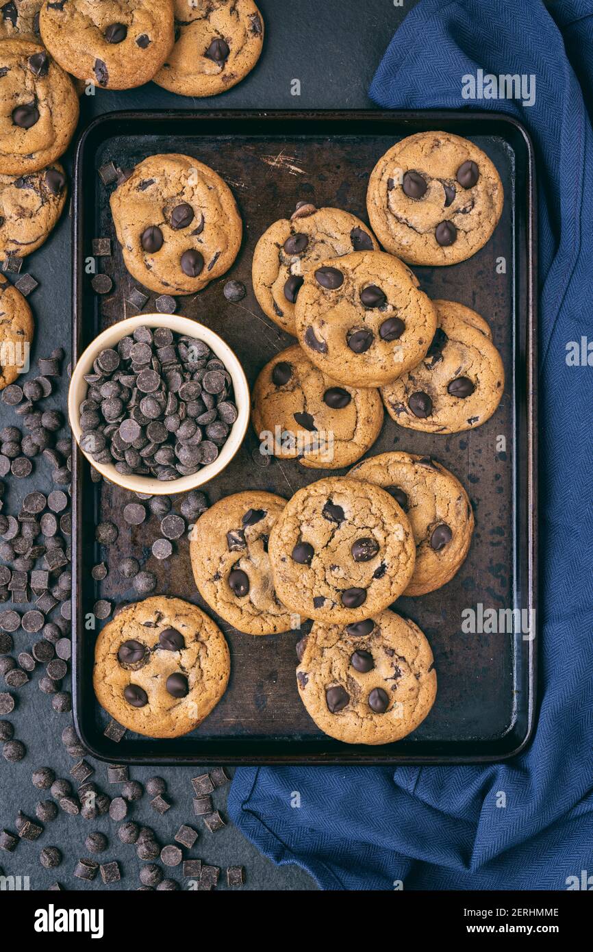 In casa i biscotti al cioccolato Foto Stock