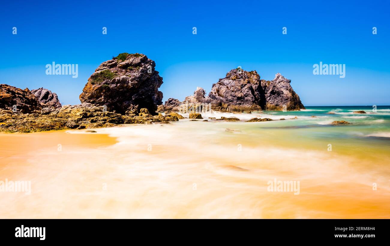 Vista sulla spiaggia di Camel Rock Foto Stock