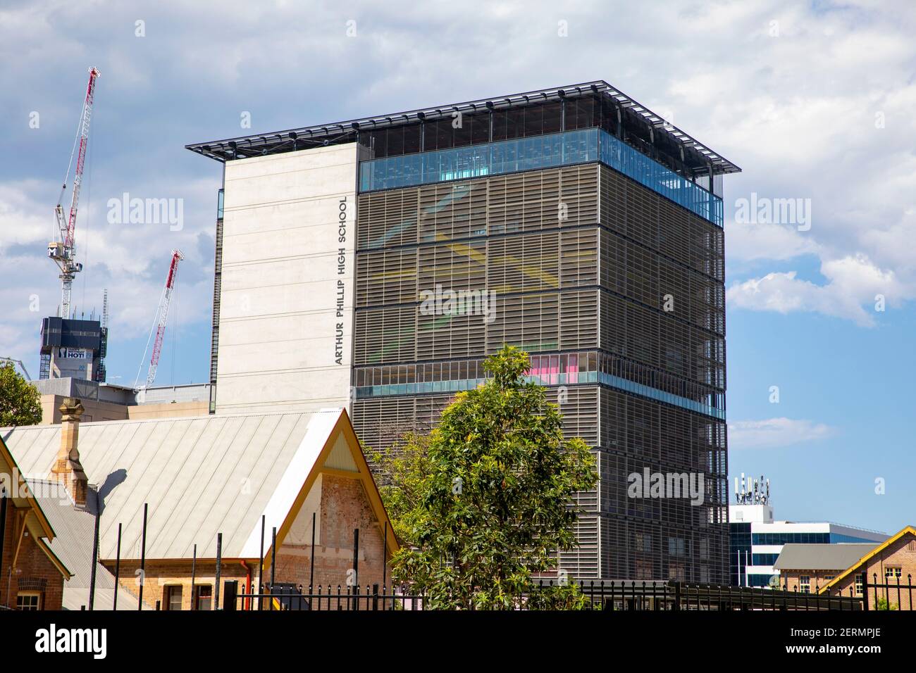 Arthur Phillip High Rise scuola secondaria nel centro di Parramatta, la scuola ha aperto nel 2020 ed è alta dodici piani, Sydney, Australia Foto Stock