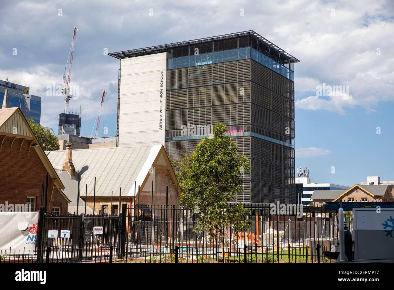 Arthur Phillip High Rise scuola secondaria nel centro di Parramatta, la scuola ha aperto nel 2020 ed è alta dodici piani, Sydney, Australia Foto Stock