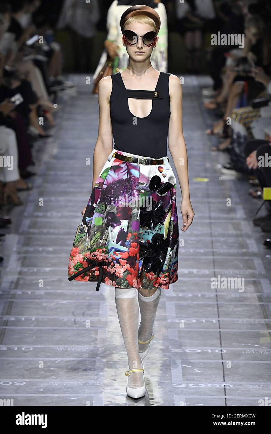 Model Sonya Maltceva cammina sulla pista durante la sfilata di moda Prada  durante la settimana della Moda di Milano Primavera Estate 2019 che si  tiene a Milano il 20 settembre 2018. (Foto