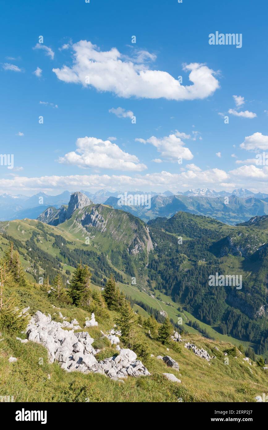 Vista del monte Stockhorn da Walalpgrat nel Parco Naturale del Gantrisch, Canton Berna, Oberland Bernese, Alpi svizzere, Svizzera, CH Foto Stock