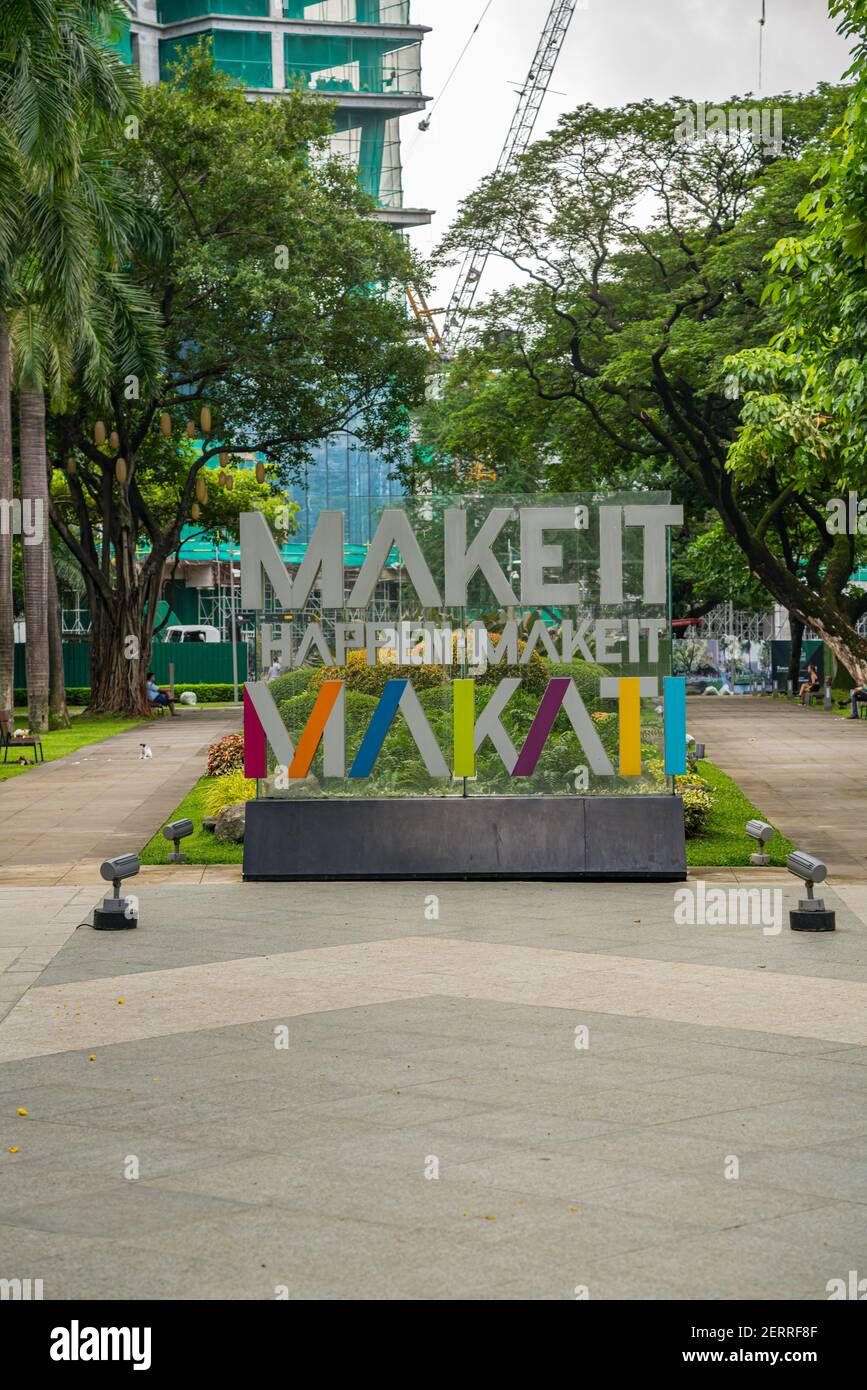 Manila, Filippine - 2018 agosto: Make it Makati segno al parco Ayala Triangle Gardens Foto Stock