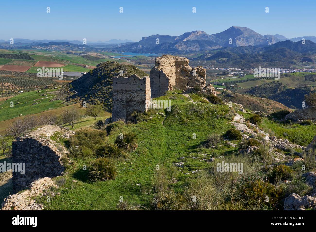 Resti del muro e del castello di Turon in Ardales, provincia di Malaga. Andalusia, Spagna. Foto Stock