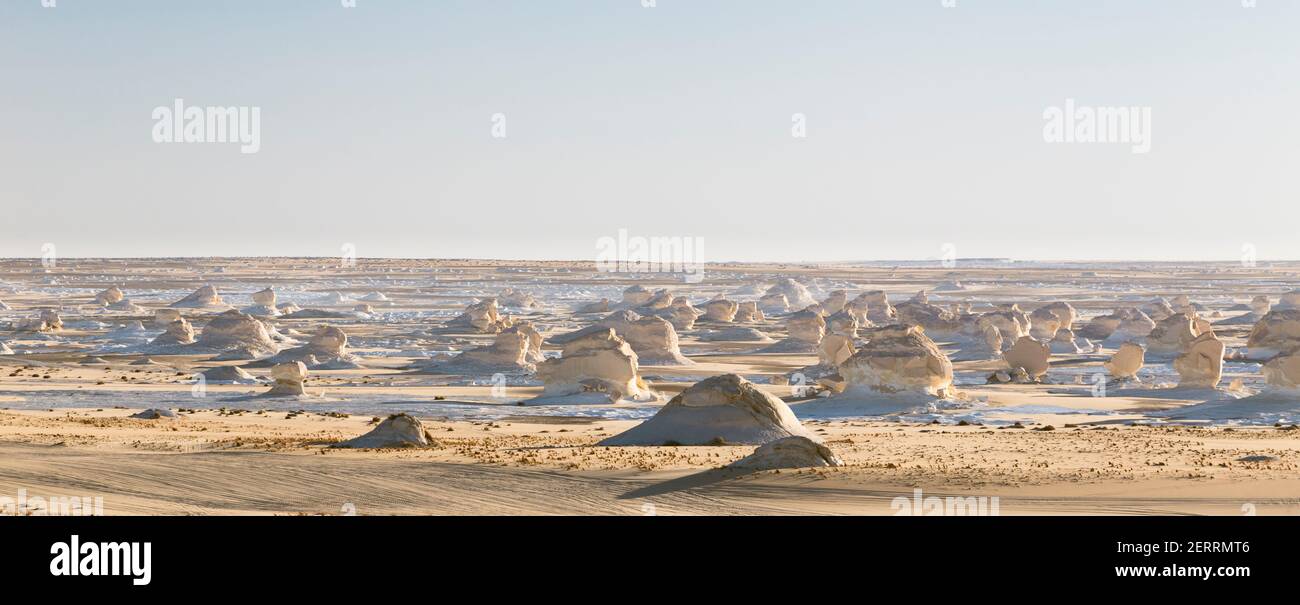 Vista sul deserto bianco, deserto libico occidentale, Egitto Foto Stock